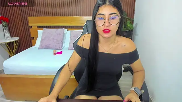 Snapshot of evelin_leroy chatting on March 2025 12:02:02 PM evelin leroy online show from March 2025 12:02:02 PM