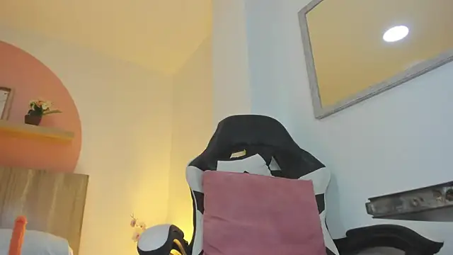 Snapshot of evelin_leroy chatting on September 2025 12:05:02 PM evelin leroy online show from September 2025 12:05:02 PM