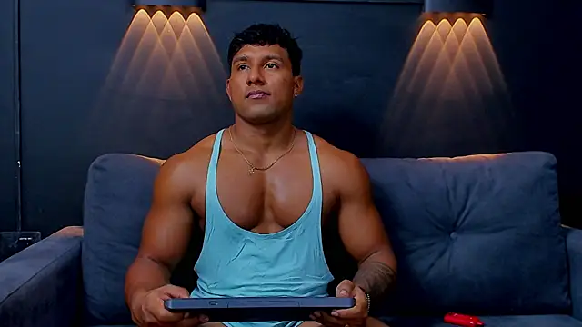 Snapshot of CallumMuscle chatting on February 2025 02:51:02 AM CallumMuscle online show from February 2025 02:51:02 AM