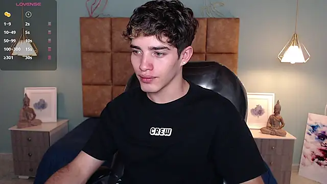AlejooTwink online show from December 2024 06:20:02 PM
