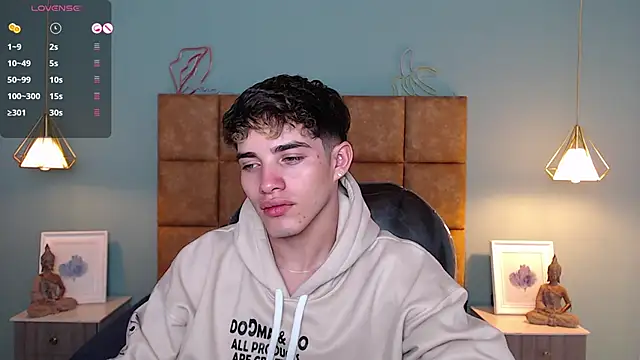 AlejooTwink online show from December 2024 10:44:02 PM