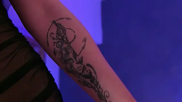 IvyRaven online show from November 2025 07:36:02 PM