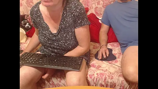 Snapshot of sweetcouplesweets chatting on November 2025 11:56:01 AM sweetcouplesweets online show from November 2025 11:56:01 AM