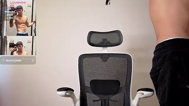 Snapshot of Cristopher23_ chatting on October 2025 01:10:01 PM Cristopher23 online show from October 2025 01:10:01 PM