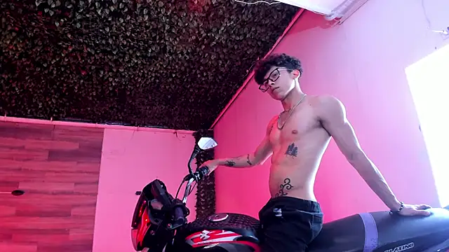 Snapshot of AkazaBoy_ chatting on December 2024 07:18:02 AM AkazaBoy online show from December 2024 07:18:02 AM