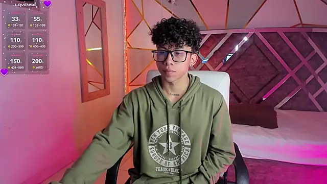 Snapshot of AkazaBoy_ chatting on January 2025 04:13:01 AM AkazaBoy online show from January 2025 04:13:01 AM