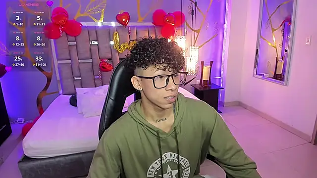 Snapshot of AkazaBoy_ chatting on February 2025 04:16:02 AM AkazaBoy online show from February 2025 04:16:02 AM