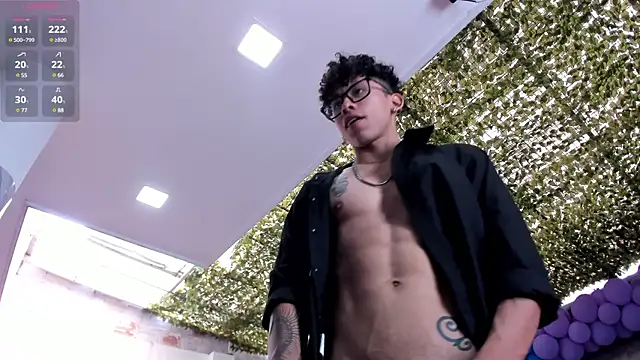 Snapshot of AkazaBoy_ chatting on February 2025 01:08:01 PM AkazaBoy online show from February 2025 01:08:01 PM