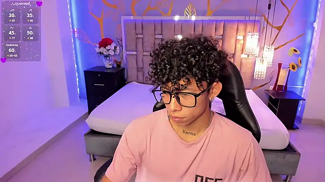 Snapshot of AkazaBoy_ chatting on March 2025 04:28:02 AM AkazaBoy online show from March 2025 04:28:02 AM