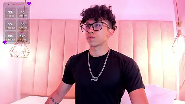 Snapshot of AkazaBoy_ chatting on September 2025 08:30:01 PM AkazaBoy online show from September 2025 08:30:01 PM