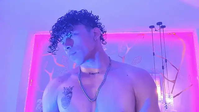 Snapshot of AkazaBoy_ chatting on November 2025 05:20:02 AM AkazaBoy online show from November 2025 05:20:02 AM