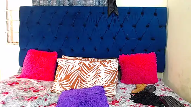 Snapshot of MelaninBear chatting on October 2025 01:08:02 PM MelaninBear online show from October 2025 01:08:02 PM