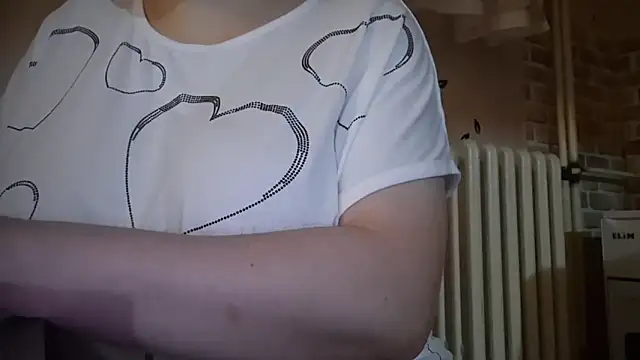 Snapshot of AalinnaK chatting on December 2025 06:35:02 PM AalinnaK online show from December 2025 06:35:02 PM