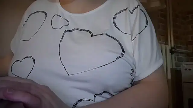 Snapshot of AalinnaK chatting on December 2025 03:18:02 PM AalinnaK online show from December 2025 03:18:02 PM