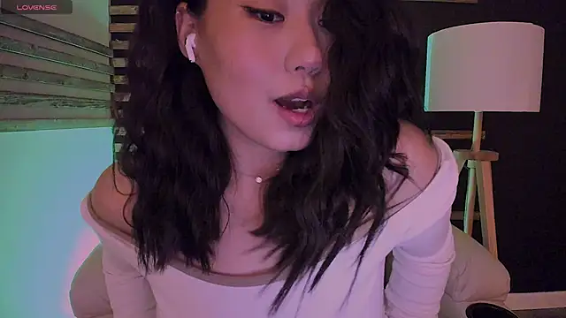 kimmy chi  online show from February 2025 06:15:02 PM