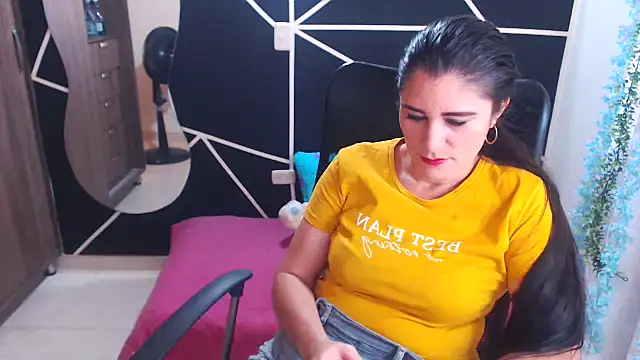 Snapshot of LUCY_LI chatting on January 2025 07:16:01 PM LUCY LI online show from January 2025 07:16:01 PM