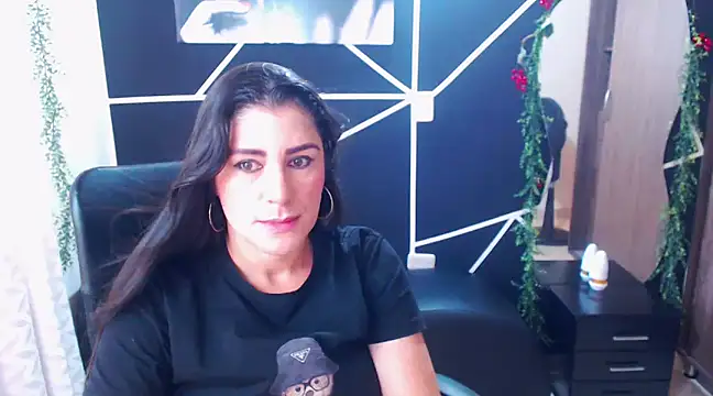 Snapshot of LUCY_LI chatting on March 2025 01:37:01 PM LUCY LI online show from March 2025 01:37:01 PM