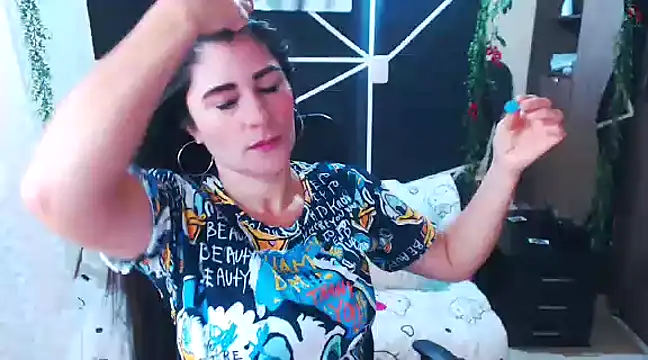 Snapshot of LUCY_LI chatting on March 2025 01:18:02 PM LUCY LI online show from March 2025 01:18:02 PM