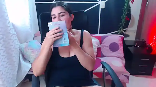 Snapshot of LUCY_LI chatting on March 2025 06:07:01 PM LUCY LI online show from March 2025 06:07:01 PM