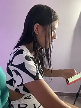  18 laura online show from December 2024 08:39:01 PM