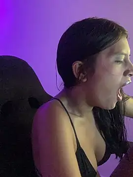  18 laura online show from December 2024 08:36:01 PM