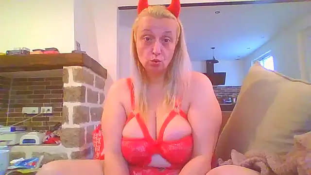 Snapshot of Melinastarr chatting on March 2025 08:08:01 AM Melinastarr online show from March 2025 08:08:01 AM