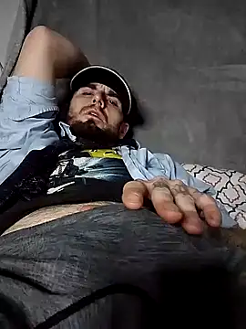 Snapshot of Daddysdirty30 chatting on February 2025 03:30:01 PM Daddysdirty30 online show from February 2025 03:30:01 PM