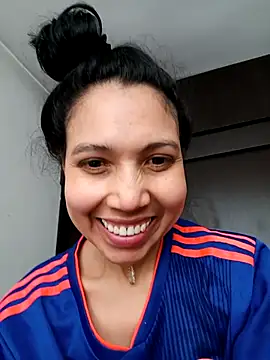 Snapshot of KimPielCanela chatting on October 2025 03:07:02 PM KimPielCanela online show from October 2025 03:07:02 PM