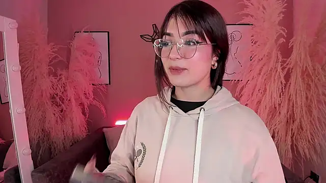 Megan mooree  online show from January 2025 06:01:02 PM