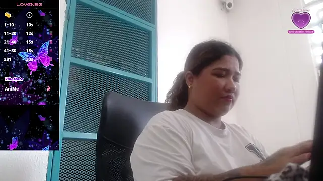 Gabycutee online show from October 2025 07:45:01 PM