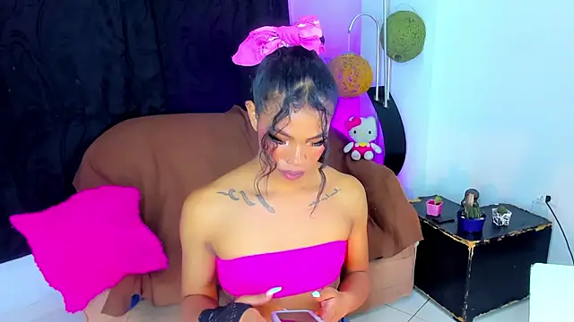 bloom444 online show from October 2025 04:20:02 AM