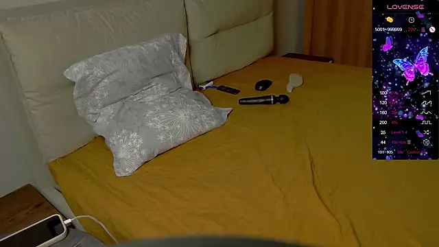 Snapshot of Holly_Molii chatting on October 2025 02:11:02 AM Holly Molii online show from October 2025 02:11:02 AM