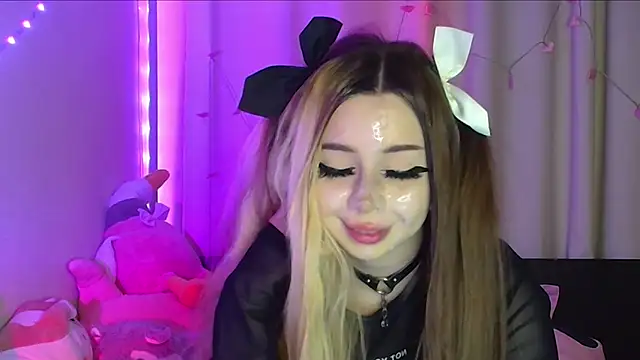 Snapshot of suemeow chatting on March 2025 11:42:01 PM suemeow online show from March 2025 11:42:01 PM