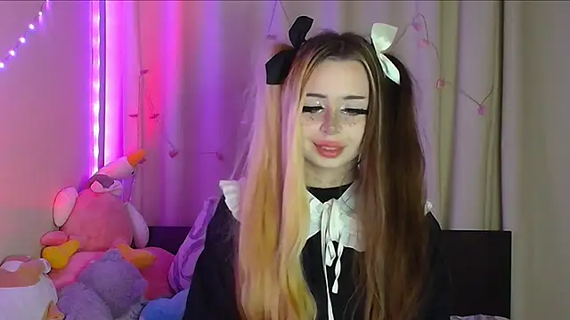 Snapshot of suemeow chatting on March 2025 03:33:02 AM suemeow online show from March 2025 03:33:02 AM