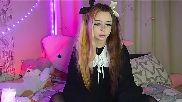 Snapshot of suemeow chatting on March 2025 12:47:01 AM suemeow online show from March 2025 12:47:01 AM