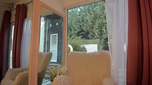 Snapshot of Mia__Milan chatting on October 2025 06:34:02 AM Mia Milan online show from October 2025 06:34:02 AM