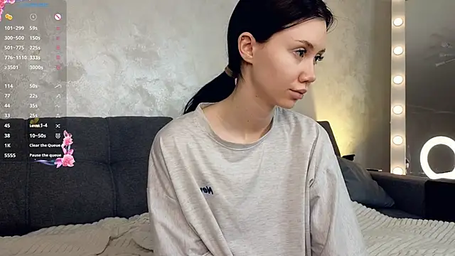 Snapshot of emilia_walton chatting on January 2025 01:35:01 PM emilia walton online show from January 2025 01:35:01 PM