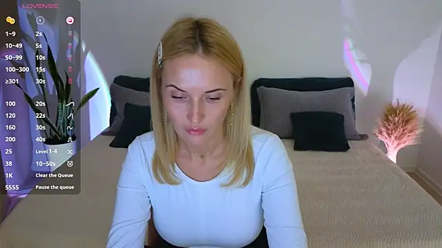 Snapshot of AlisssaRose chatting on September 2025 08:56:01 PM AlisssaRose online show from September 2025 08:56:01 PM