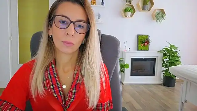 Snapshot of SukyGirl chatting on October 2025 06:08:02 AM SukyGirl online show from October 2025 06:08:02 AM