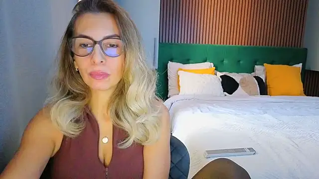 Snapshot of SukyGirl chatting on October 2025 09:56:02 AM SukyGirl online show from October 2025 09:56:02 AM