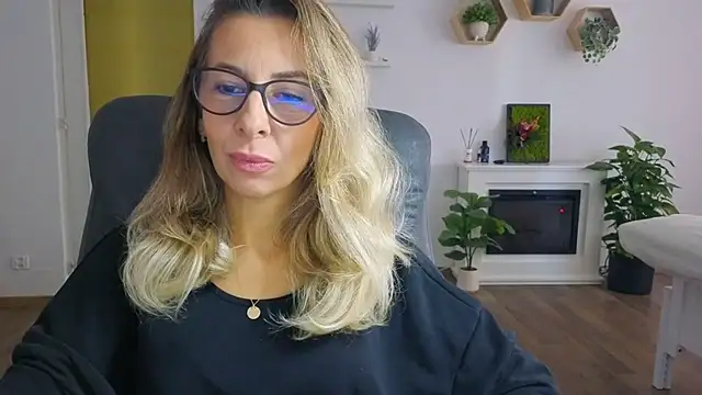 Snapshot of SukyGirl chatting on October 2025 07:42:01 AM SukyGirl online show from October 2025 07:42:01 AM