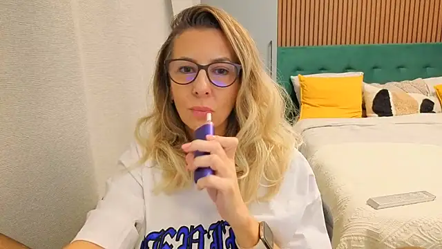 Snapshot of SukyGirl chatting on October 2025 10:15:01 AM SukyGirl online show from October 2025 10:15:01 AM