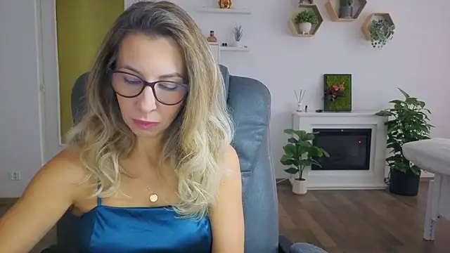 Snapshot of SukyGirl chatting on October 2025 07:40:01 AM SukyGirl online show from October 2025 07:40:01 AM