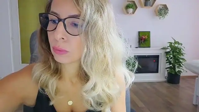 Snapshot of SukyGirl chatting on October 2025 07:45:01 AM SukyGirl online show from October 2025 07:45:01 AM