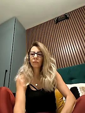 Snapshot of SukyGirl chatting on November 2025 07:41:02 AM SukyGirl online show from November 2025 07:41:02 AM