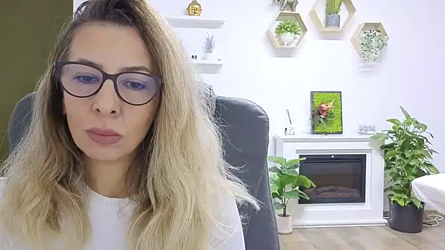 Snapshot of SukyGirl chatting on November 2025 08:14:01 AM SukyGirl online show from November 2025 08:14:01 AM