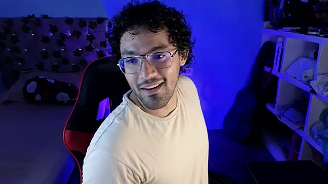 Snapshot of FreyrStyle chatting on October 2025 02:09:01 AM FreyrStyle online show from October 2025 02:09:01 AM