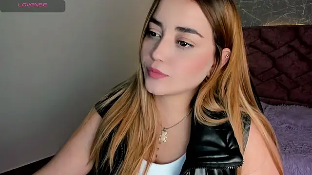 Lucia star   online show from December 2024 08:04:02 PM