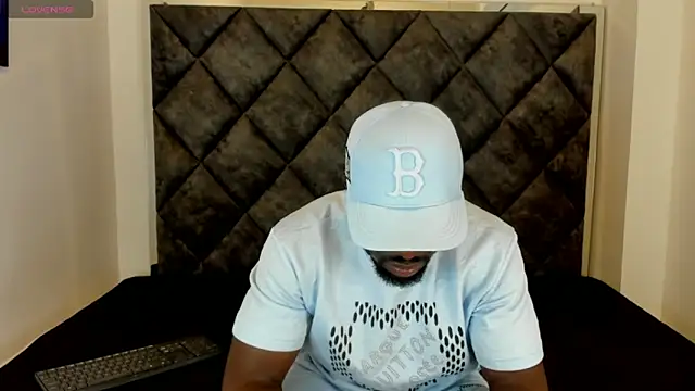 Snapshot of Latrellx7 chatting on October 2025 03:28:01 AM Latrellx7 online show from October 2025 03:28:01 AM