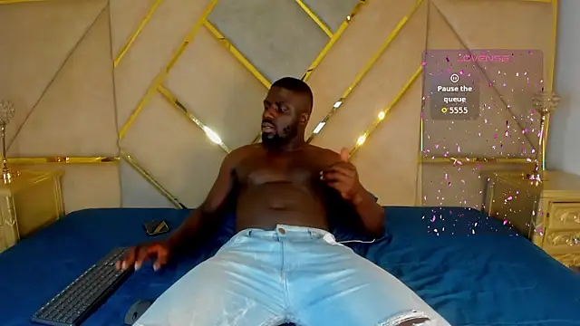 Snapshot of Latrellx7 chatting on October 2025 02:33:01 AM Latrellx7 online show from October 2025 02:33:01 AM